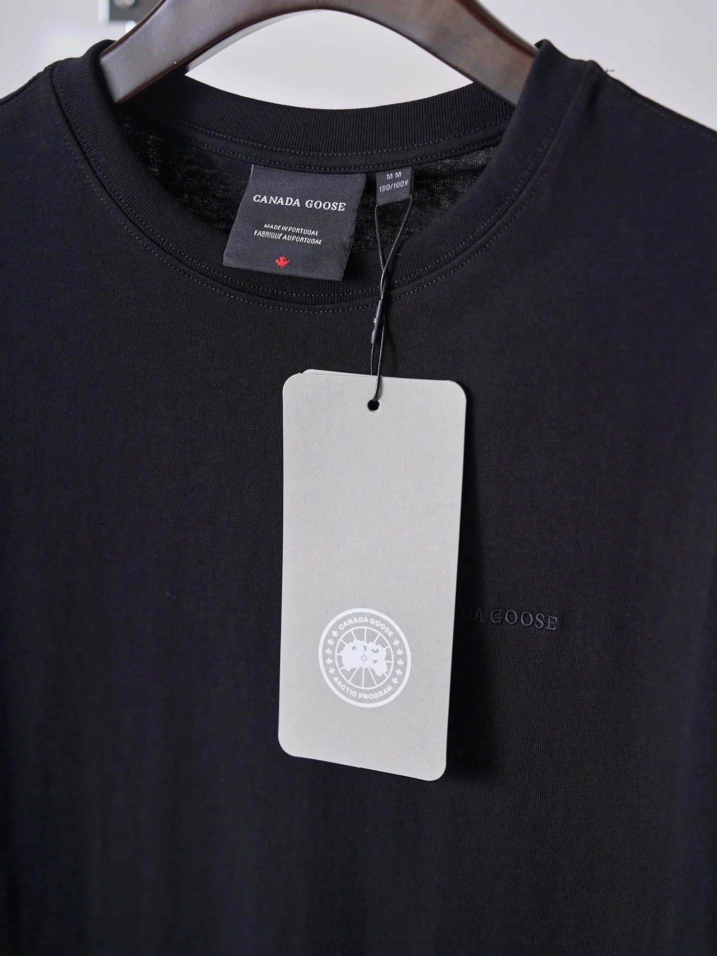 【 】Canada Goose/ T 【In Stock】S M L XL ： ， ， ， Breathable ， ， ， 、 ， ， ， ， 。 ： ， （ ）， ， ， ； ， Wear-Resistant ， 、 。 1： ， ， ， 、 ， 。 2： 、 ， ， 、 。